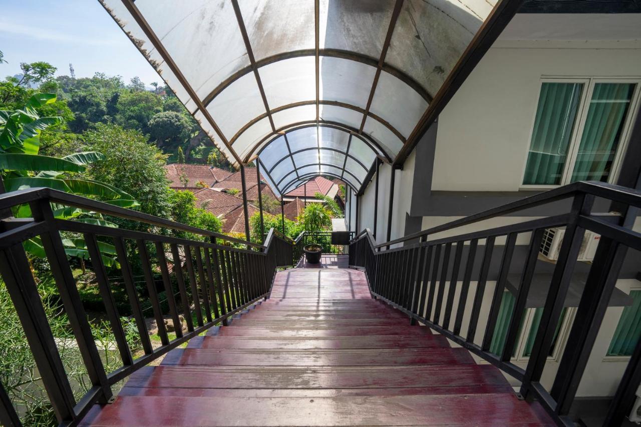 Dago'S Hill Hotel Бандунг Экстерьер фото